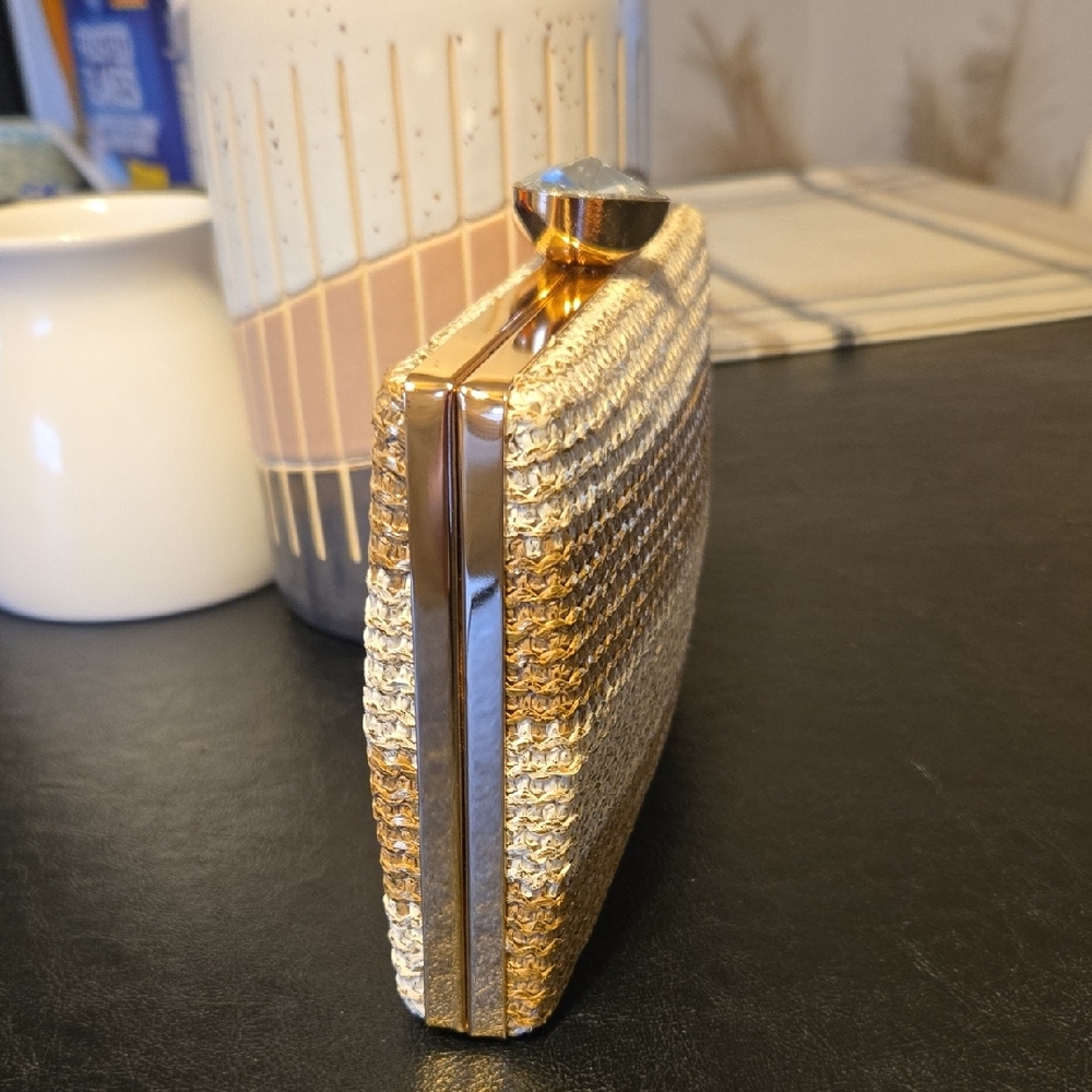 Women's Elegant Gold and Cream Clutch ⭐️✨️ NEW  ⭐️ - Picture 2 of 7